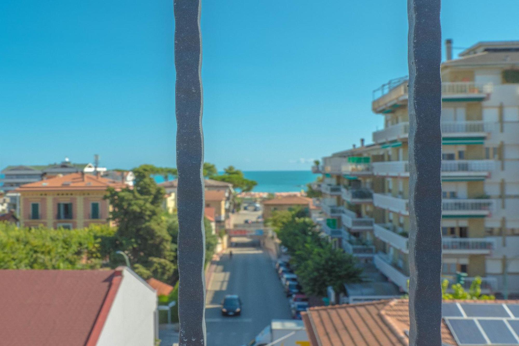 Hotel Albatros Розето-дельи-Абруцци Экстерьер фото