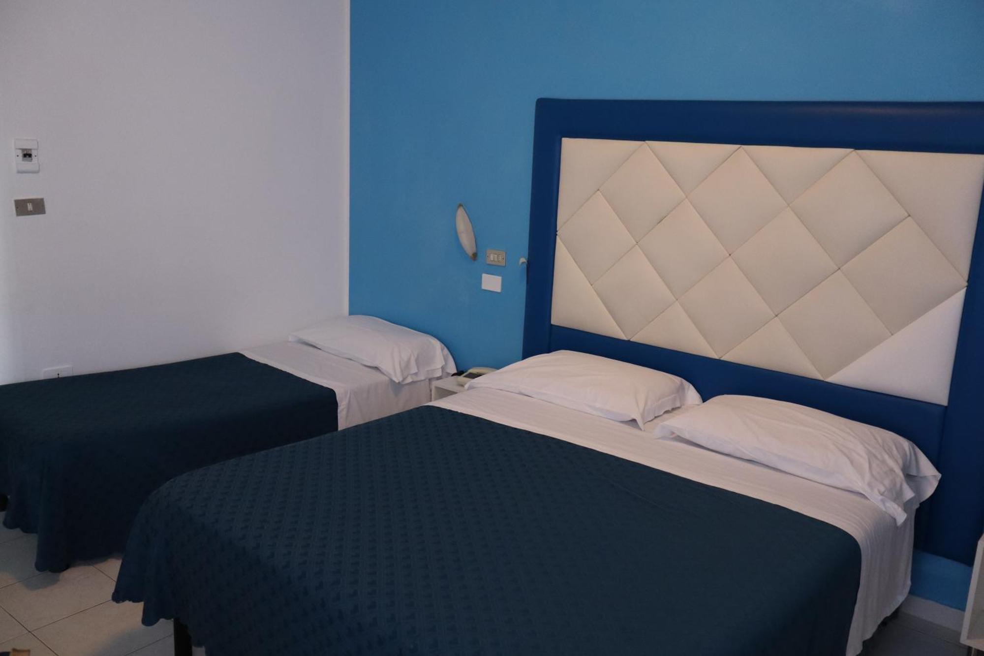 Hotel Albatros Розето-дельи-Абруцци Экстерьер фото